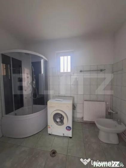 Casă cu 4 camere cu Teren 1210 Mp în Stupini