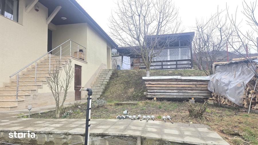 Casă cu 3 camere cu Teren 1020 Mp în Zăvoi