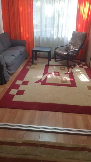 Apartament cu 3 camere semidecomandat în Apărătorii Patriei