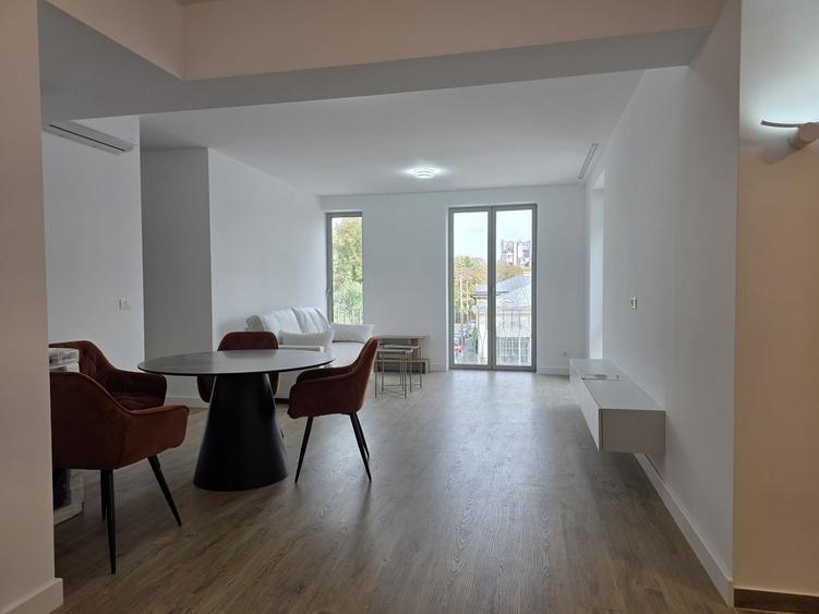 Apartament cu 3 camere în Armeneasca