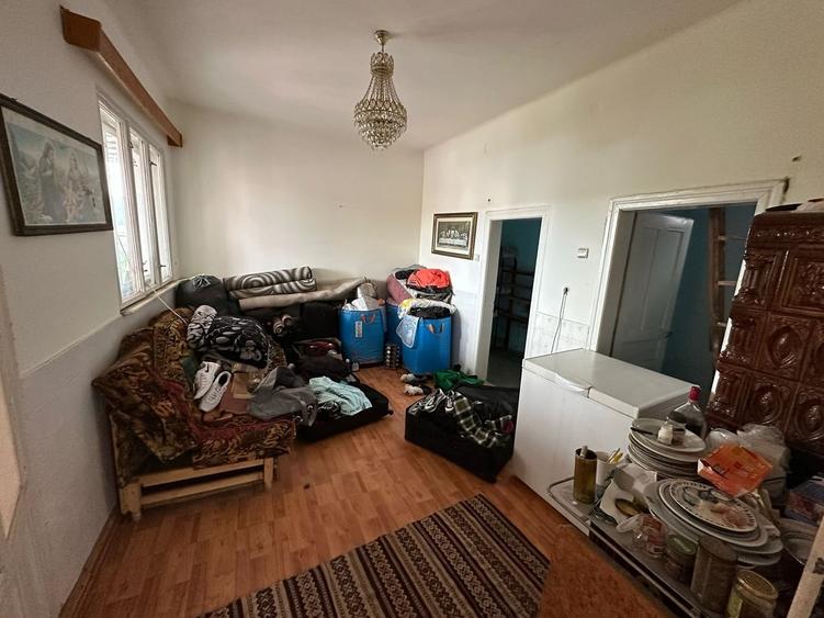 Casă cu 4 camere cu Teren 700 Mp în Central