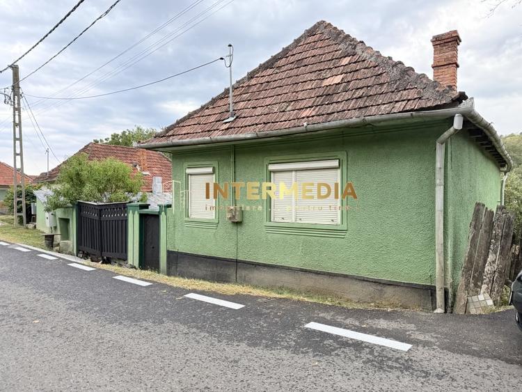 Casă individuală cu 3 camere cu Canalizare în Cricău