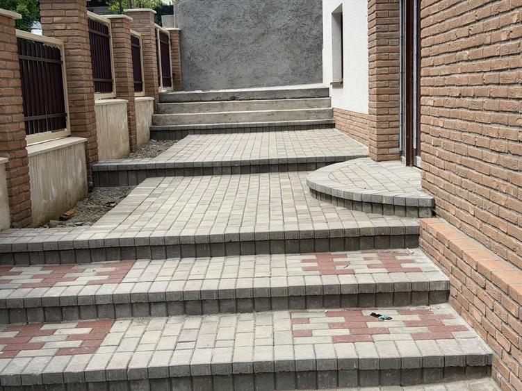 Casă cu 4 camere în Bujoreni