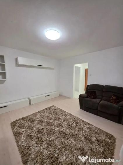Apartament cu 3 camere semidecomandat în Colentina