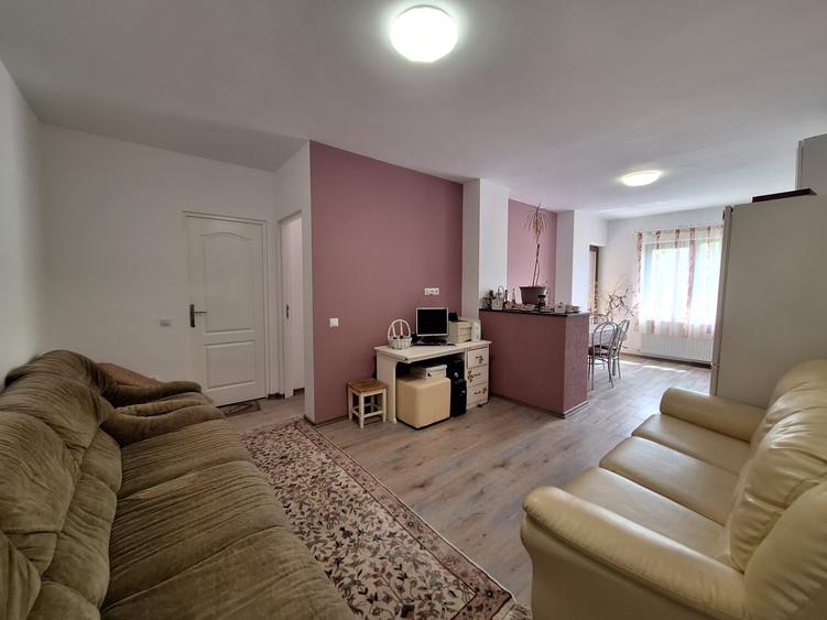 Apartament cu 3 camere semidecomandat, mobilat în Florești — fotografia 3