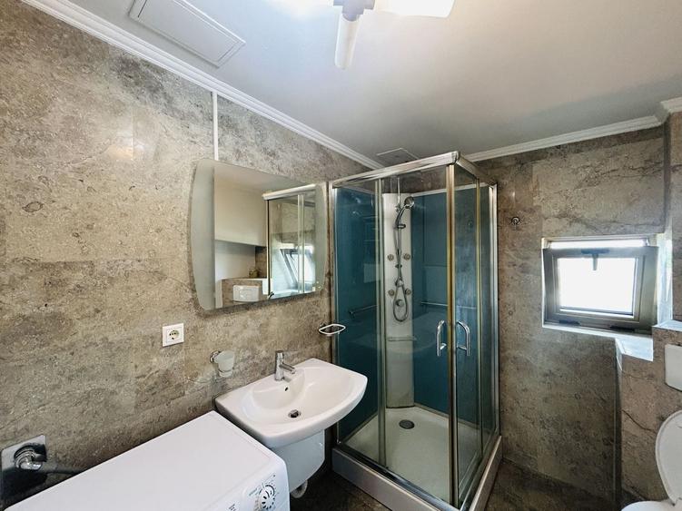 Apartament cu 4 camere în Hipodrom 1