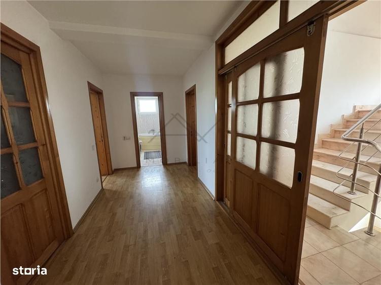 Casă cu 4 camere în Central