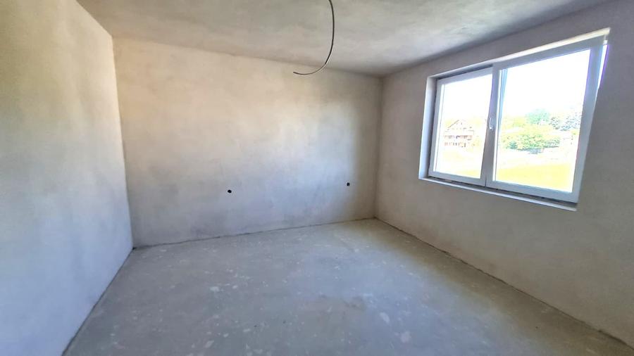 Casă cu 4 camere cu Teren 3504 Mp în Șelimbăr