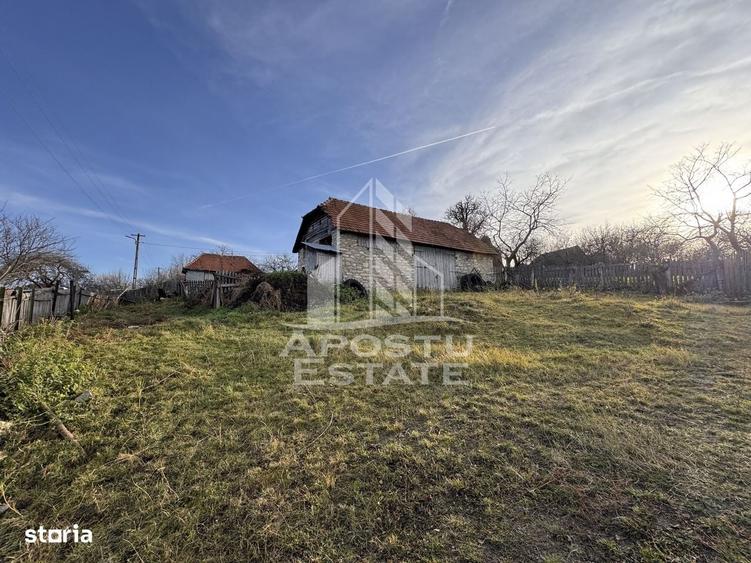 Casă cu 4 camere cu Teren 2231 Mp în Cerbăl