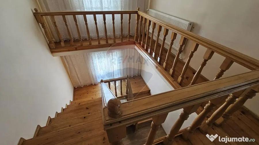 Casă cu 5 camere cu Teren 2078 Mp în Bogata