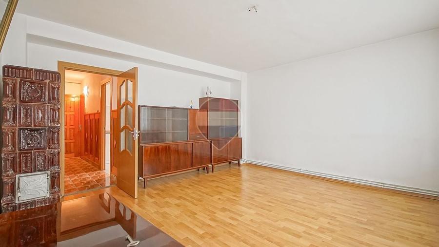 Apartament cu 3 camere decomandat în Gemenii