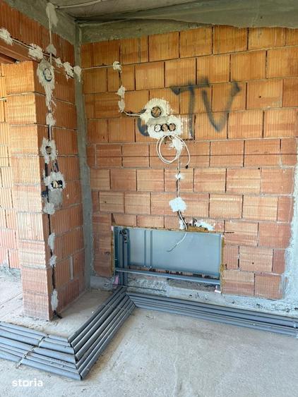 Casă cu 4 camere cu Teren 400 Mp în Slimnic