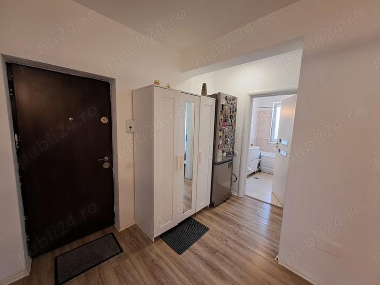 Apartament cu 3 camere decomandat în Roșu