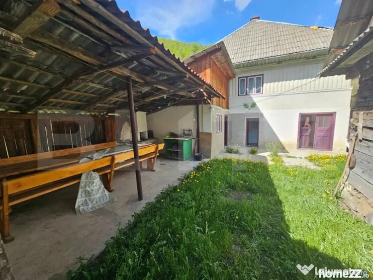 Casă cu 3 camere cu Teren 2800 Mp în Întregalde