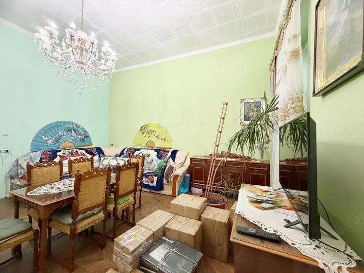 Apartament cu 4 camere semidecomandat în Central
