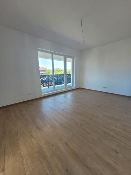 Apartament cu 5 camere semidecomandat în Theodor Pallady