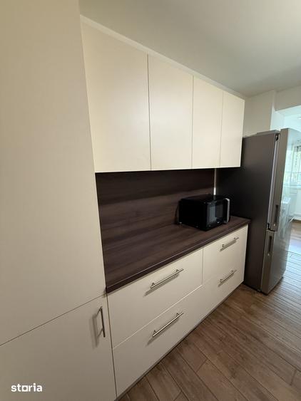 Apartament cu 4 camere semidecomandat, mobilat în Exterior Vest