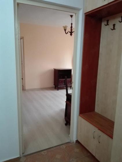 Apartament cu 2 camere semidecomandat în Florilor