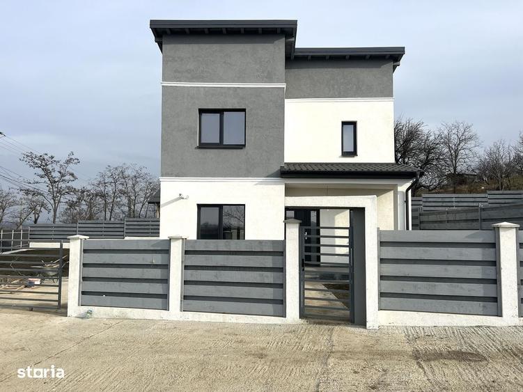 Casă cu 4 camere cu Teren 440 Mp în Tomești