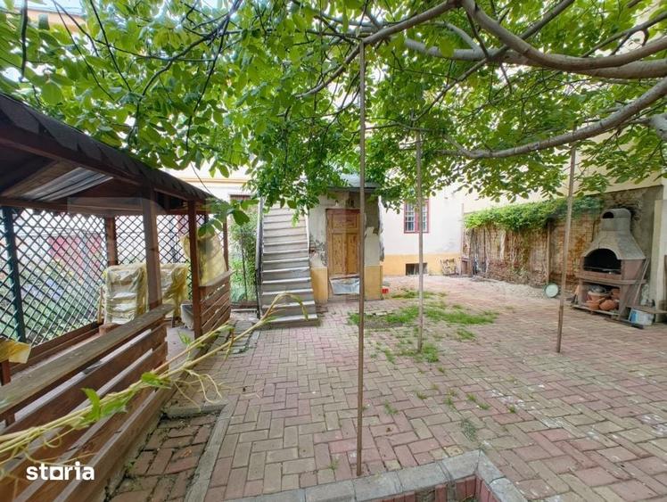 Casă cu 5 camere semidecomandat cu Teren 473 Mp în Ultracentral