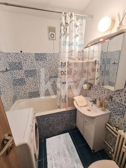 Apartament cu 3 camere semidecomandat, mobilat în Podu Roș