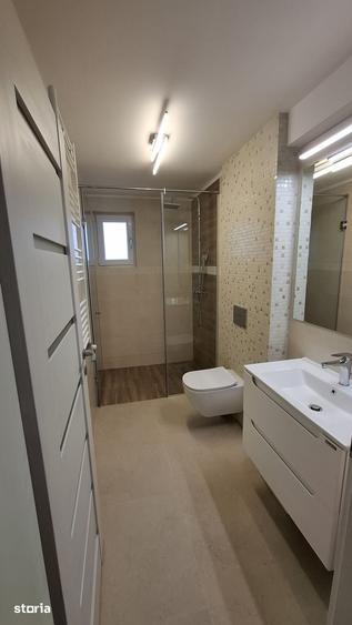Casă cu 8 camere cu Teren 200 Mp în Central