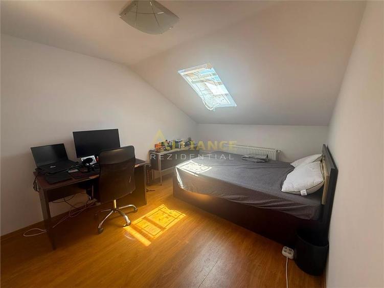 Apartament cu 3 camere semidecomandat în Berceni