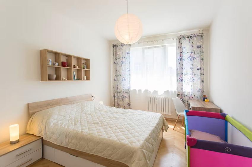Apartament cu 3 camere decomandat în Crângași
