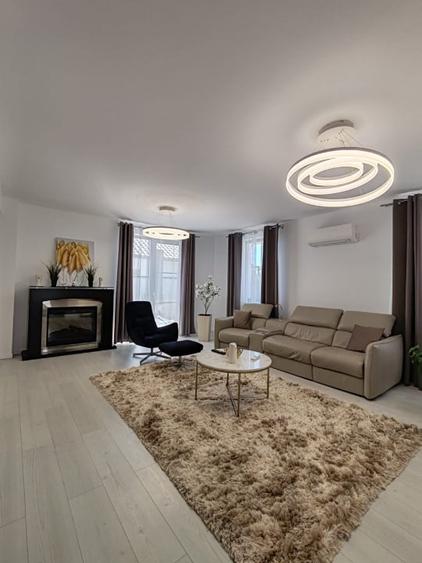 Duplex cu 4 camere cu Canalizare în Exterior Vest