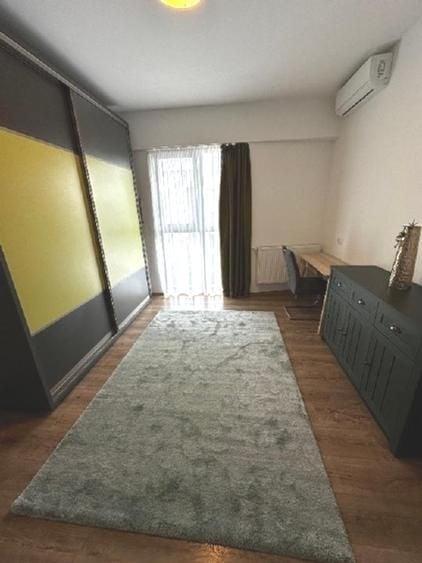 Apartament cu 4 camere semidecomandat în Unirii