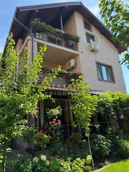 Casă cu 7 camere cu Teren 400 Mp în Central
