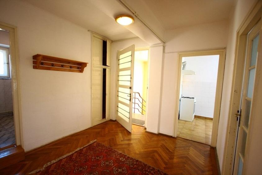 Apartament cu 3 camere decomandat, mobilat în Centrul Istoric