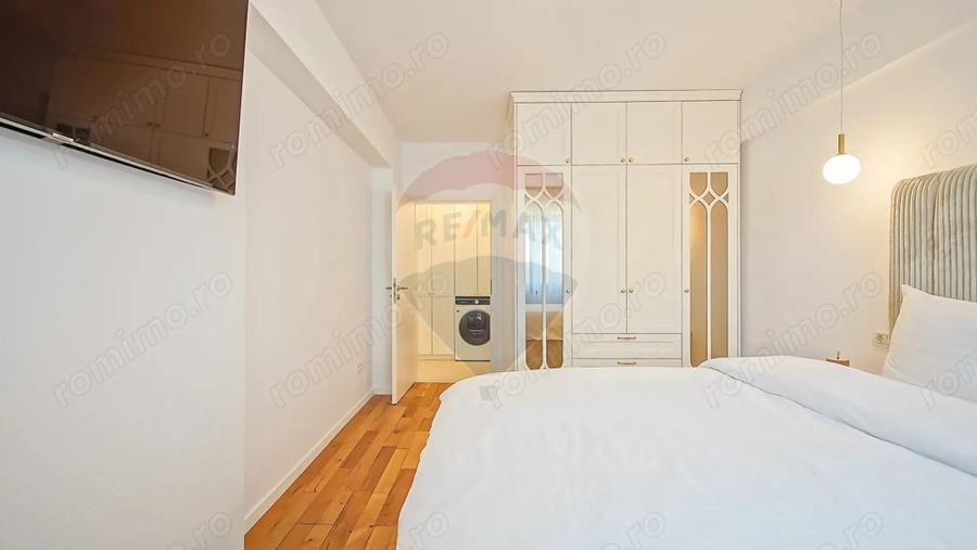 Apartament cu 3 camere decomandat în Noua