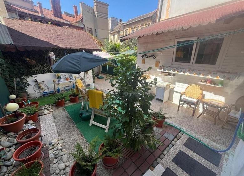 Apartament cu 4 camere semidecomandat în Central