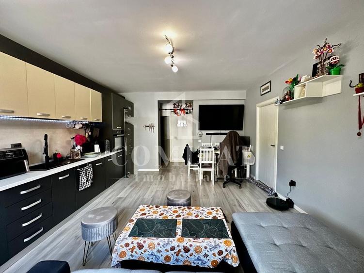 Apartament cu 3 camere semidecomandat, mobilat în Florești