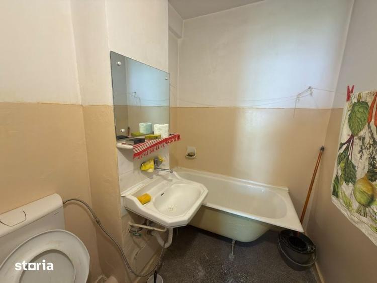 Apartament cu 3 camere semidecomandat în Andrei Mureșanu