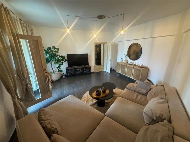 Apartament cu 3 camere decomandat în Brăilei