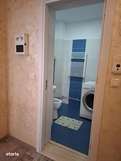 Apartament cu 3 camere în Craiovița Nouă