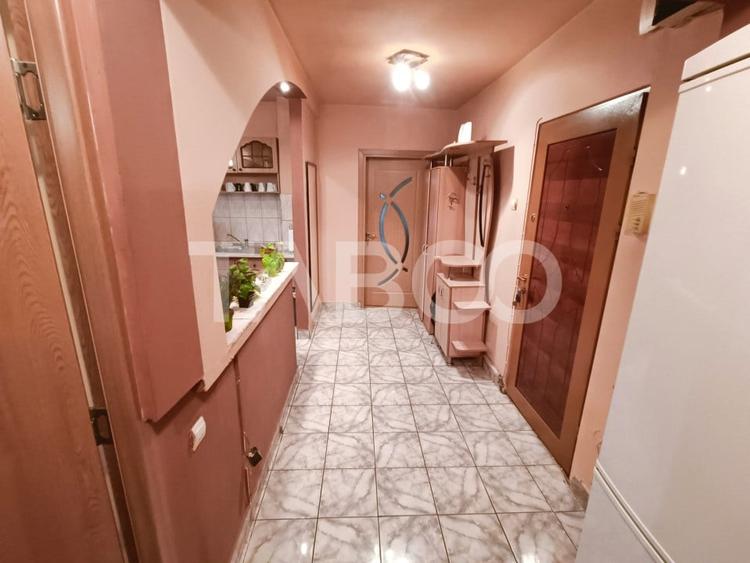 Apartament cu 3 camere semidecomandat, mobilat în Turnișor