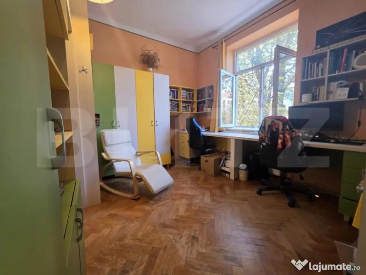 Apartament cu 3 camere semidecomandat în Central