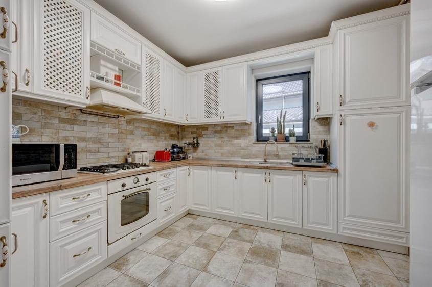 Apartament cu 4 camere decomandat, mobilat în Mogoșoaia