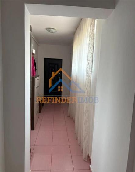 Apartament cu 3 camere decomandat, mobilat în Giurgiului