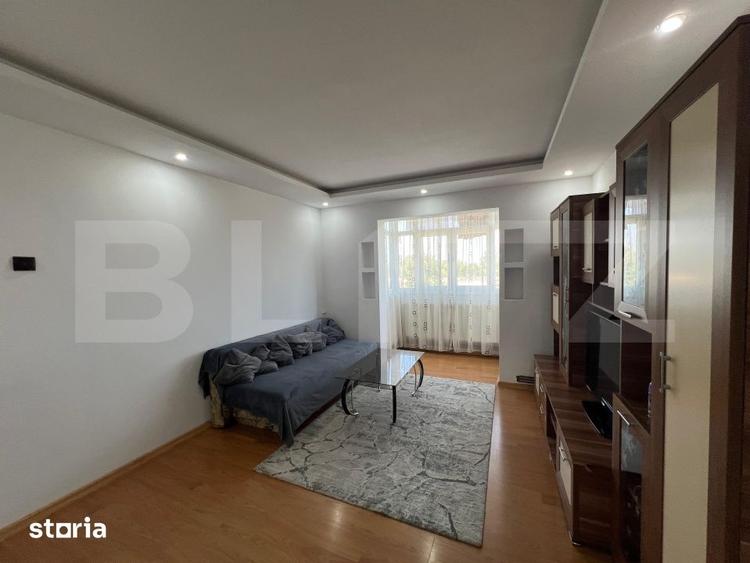 Apartament cu 3 camere semidecomandat, mobilat în Nord