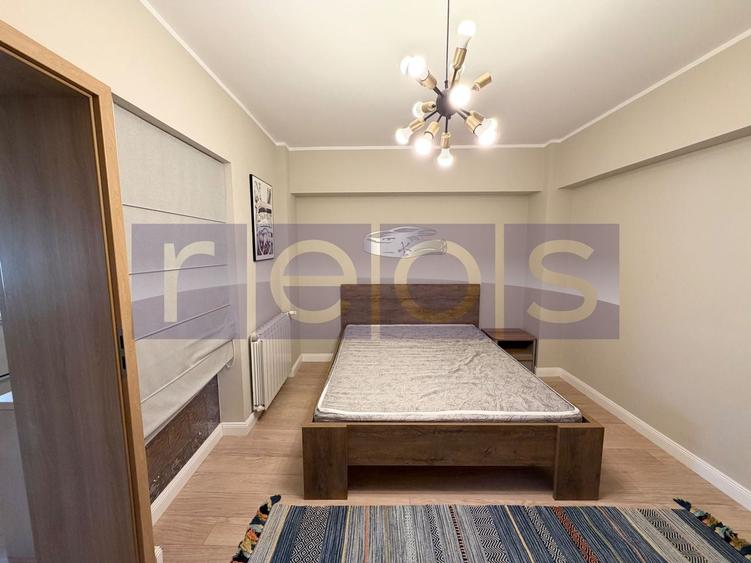 Apartament cu 4 camere decomandat, mobilat în P-ța Victoriei