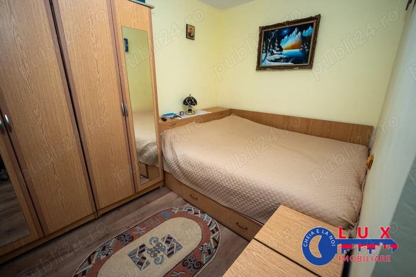Apartament cu 3 camere semidecomandat în Neptun