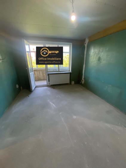 Apartament cu 3 camere semidecomandat în Săsar