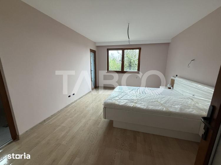 Casă cu 7 camere cu Teren 3194 Mp în Recea