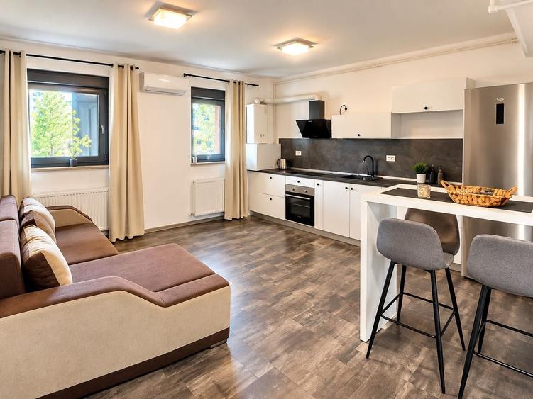 Apartament cu 2 camere decomandat în 1 Mai