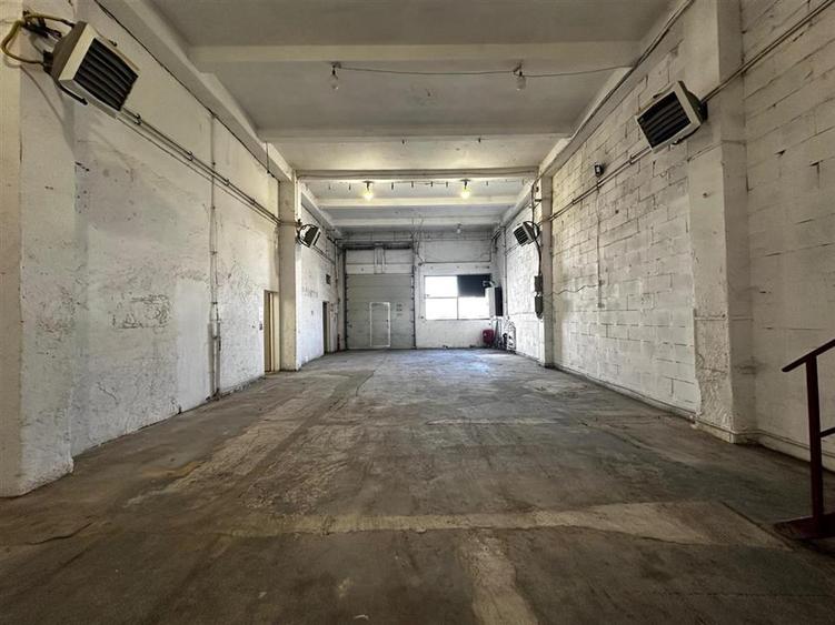Spațiu industrial, de 200 mp, în Baza 3
