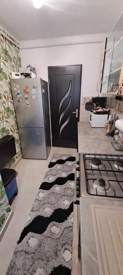Apartament cu 3 camere semidecomandat, mobilat în Tătărași